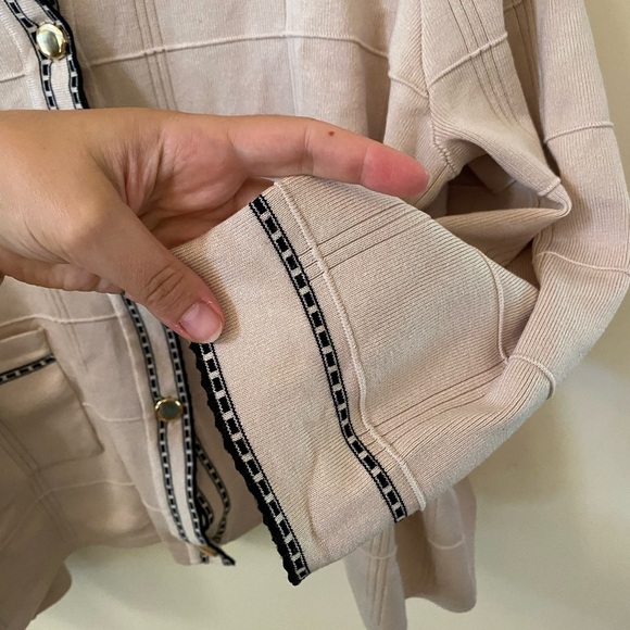 Adrianna Papell Beige Check Tipped Cardigan Contrast Black Trim & Gold Buttons - Picture 5 of 8